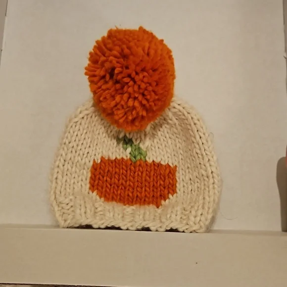 Pom pom pumpkin hat - Picture 3 of 3